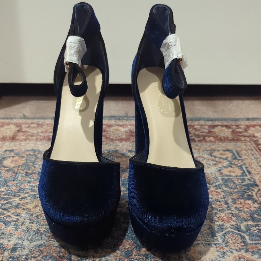 NWoT Shoe Dazzle Deep Blue Velvet Heels - Picture 4 of 7